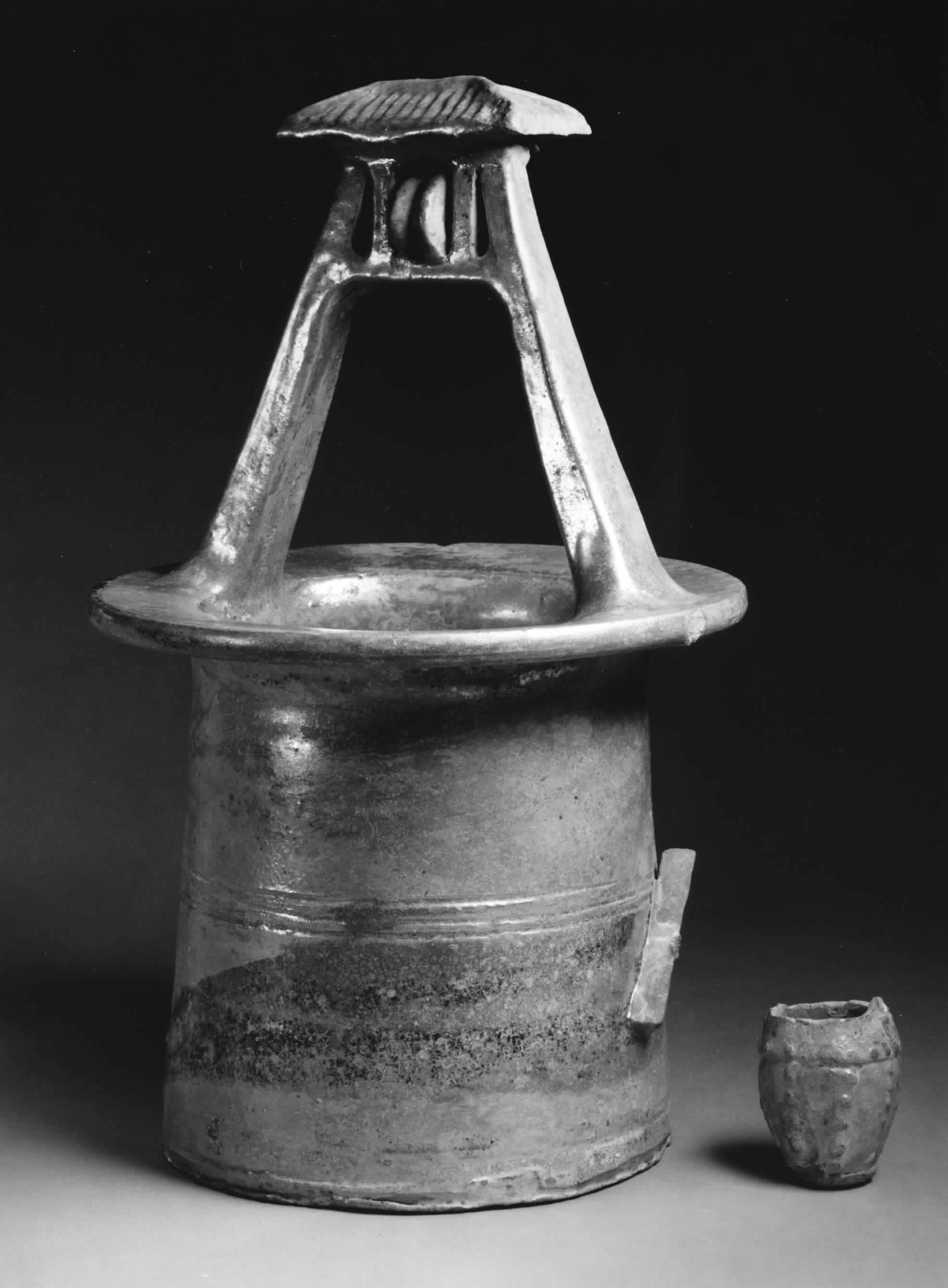 东汉陶井模型(编号2000.662.12a, b)
